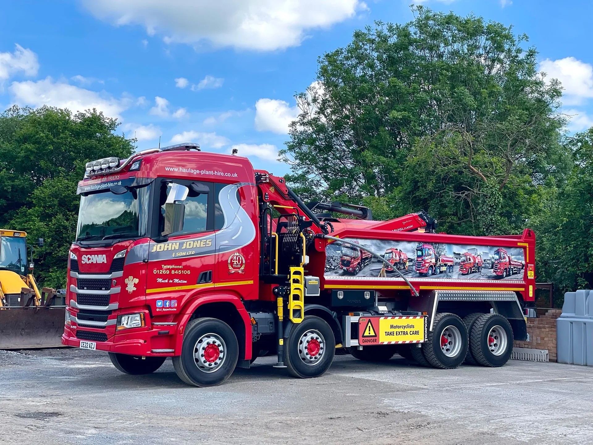 Grab lorry supporting site clearance